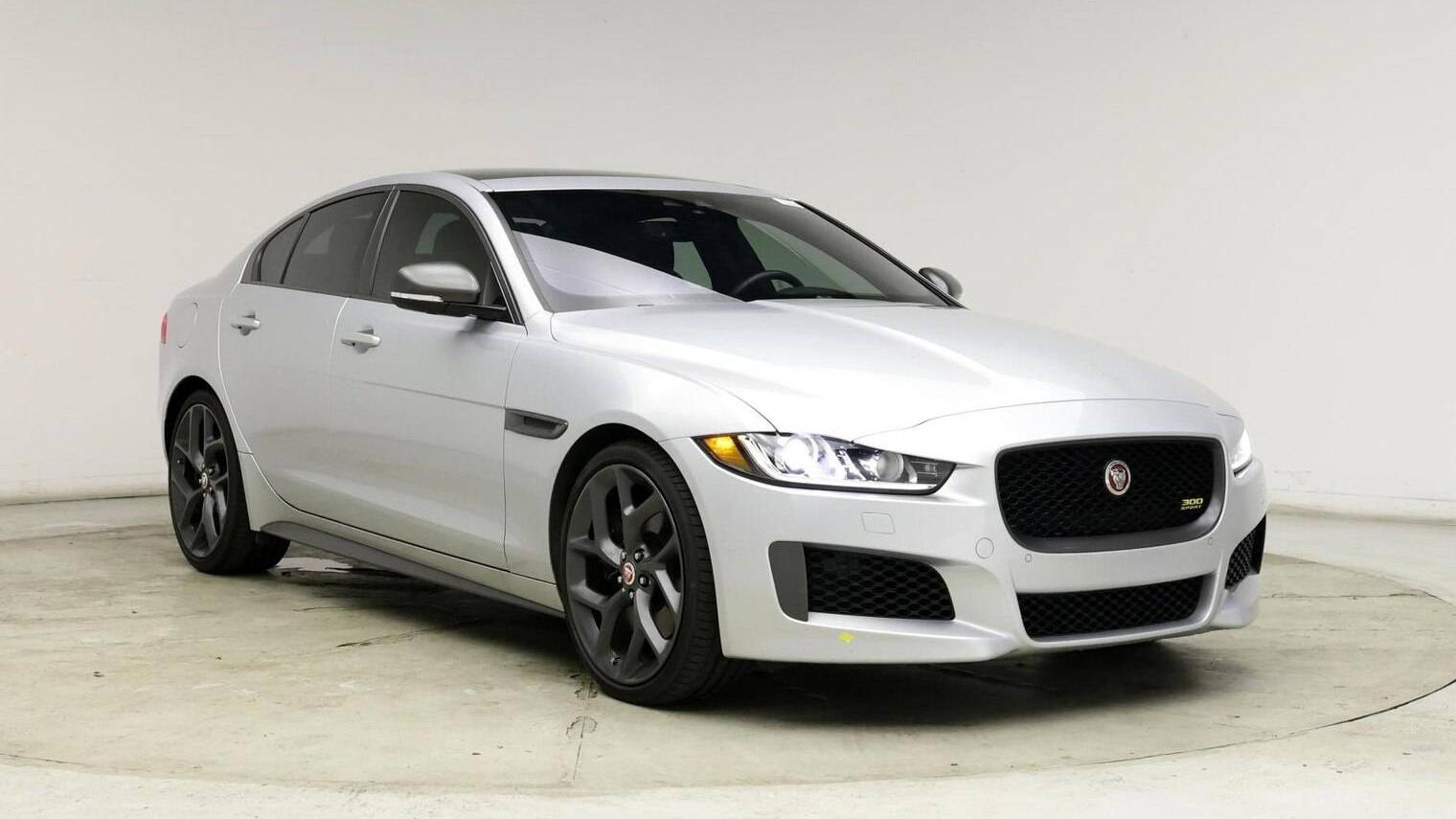 JAGUAR XE 2019 SAJAT4GX7KCP54389 image