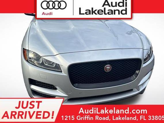 JAGUAR F-PACE 2019 SADCK2GX3KA358894 image