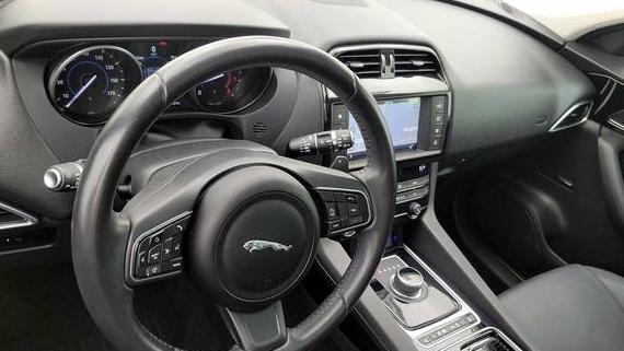 JAGUAR F-PACE 2018 SADCS2FX7JA267384 image