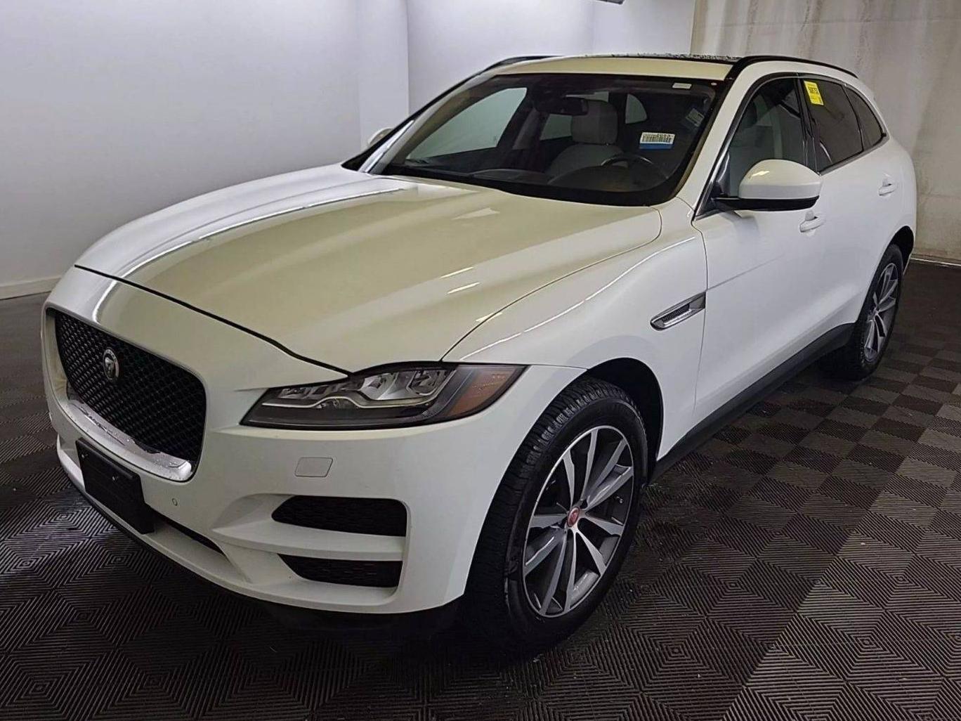 JAGUAR F-PACE 2017 SADCK2BV4HA894803 image