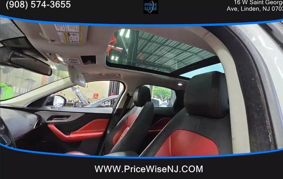 JAGUAR F-PACE 2017 SADCL2BV9HA077520 image