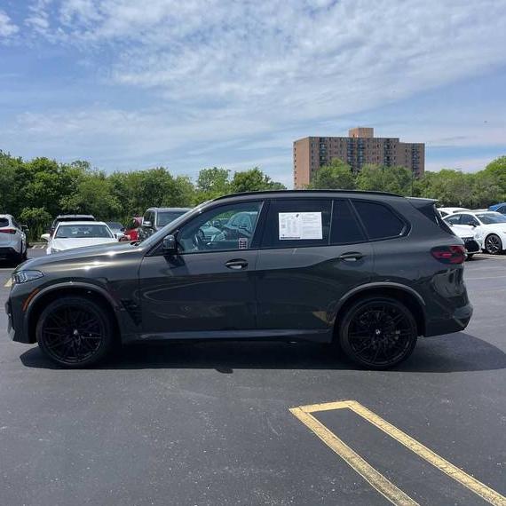 BMW X5 2024 5YM13ET06R9S54591 image