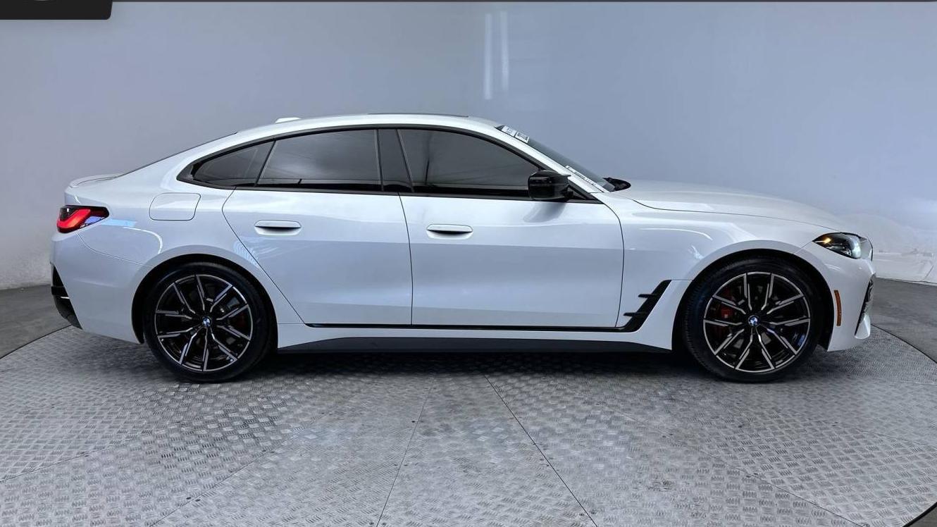 BMW M440I 2022 WBA13AW06NFM30223 image