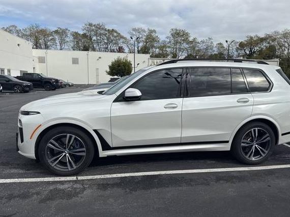 BMW X7 2024 5UX23EM03R9S61945 image BMW X7 2024 5UX23EM03R9S61945 image