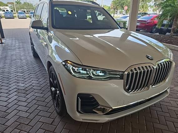 BMW X7 2022 5UXCW2C04N9M33261 image