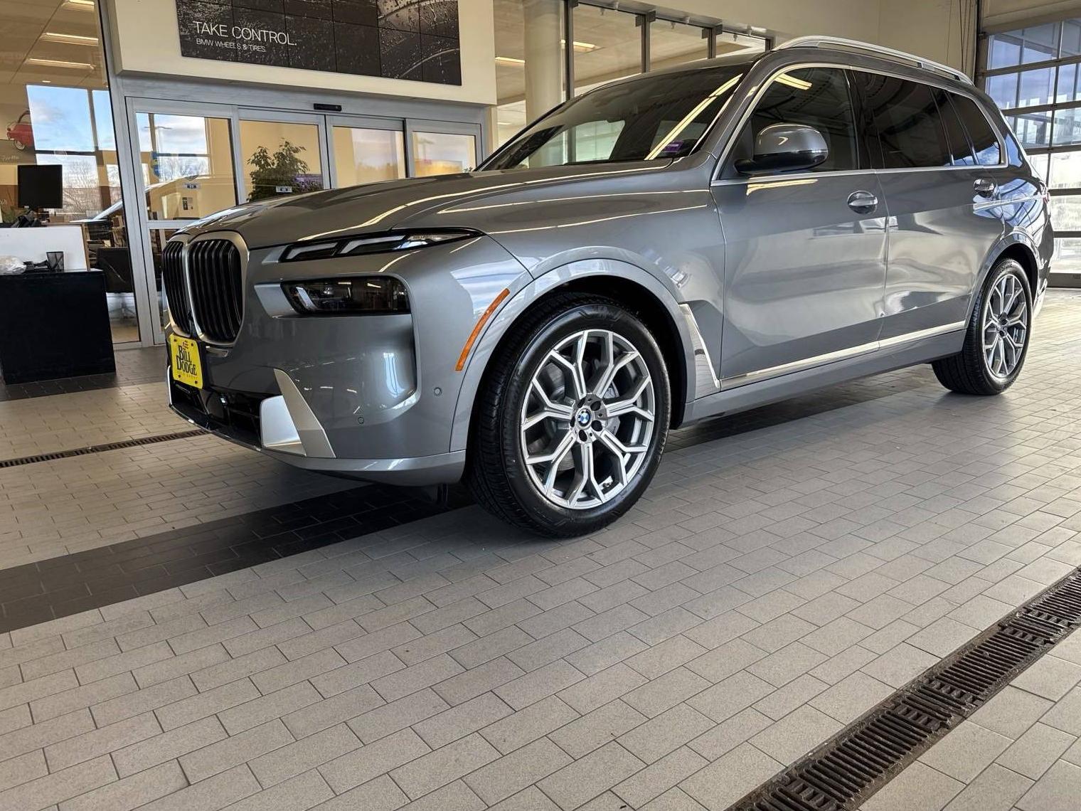 BMW X7 2025 5UX23EM07S9Y58800 image