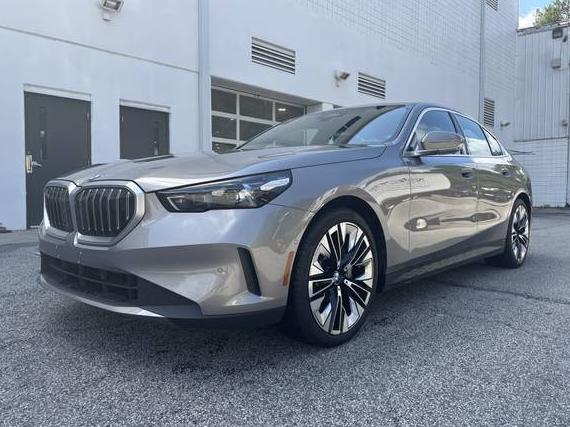BMW 530I 2024 WBA53FJ03RCR80136 image