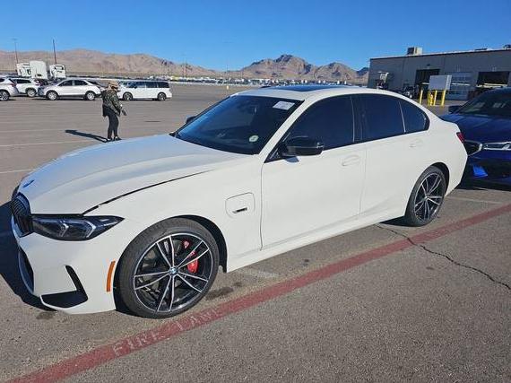 BMW 330E 2023 3MW39FS03P8C90668 image