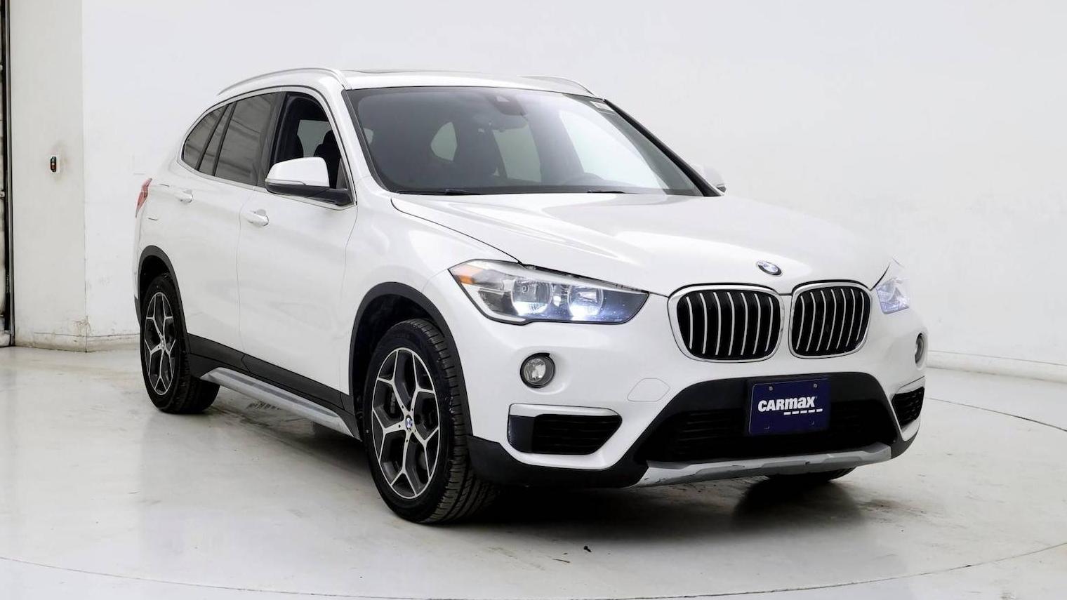 BMW X1 2018 WBXHU7C33J5L09572 image