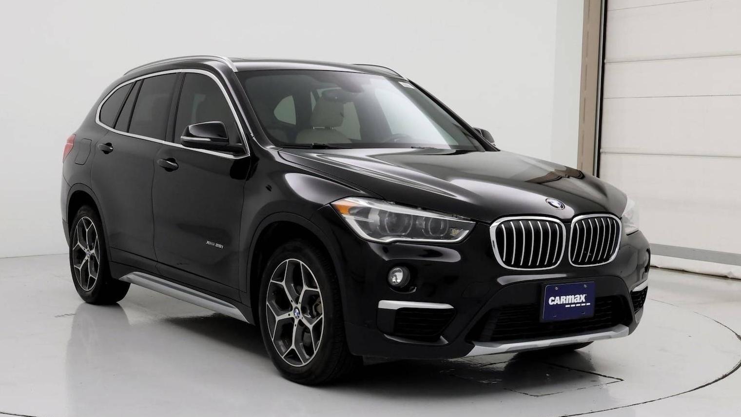 BMW X1 2018 WBXHT3C31J5K26458 image