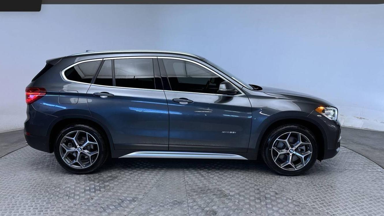 BMW X1 2017 WBXHT3C38H5F69538 image