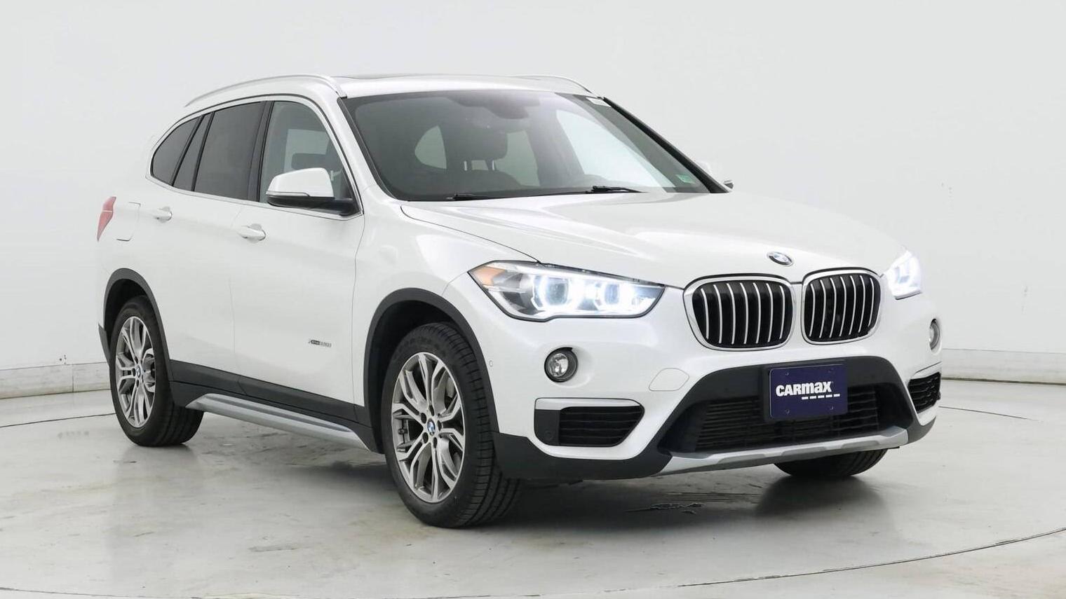 BMW X1 2017 WBXHT3C35H5F68007 image