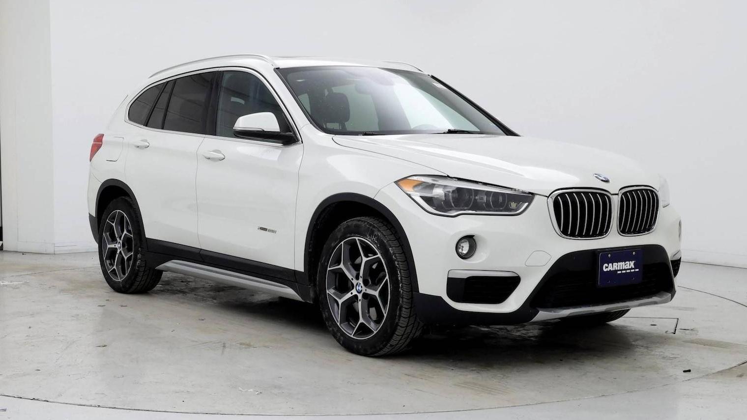 BMW X1 2017 WBXHT3Z32H4A55715 image