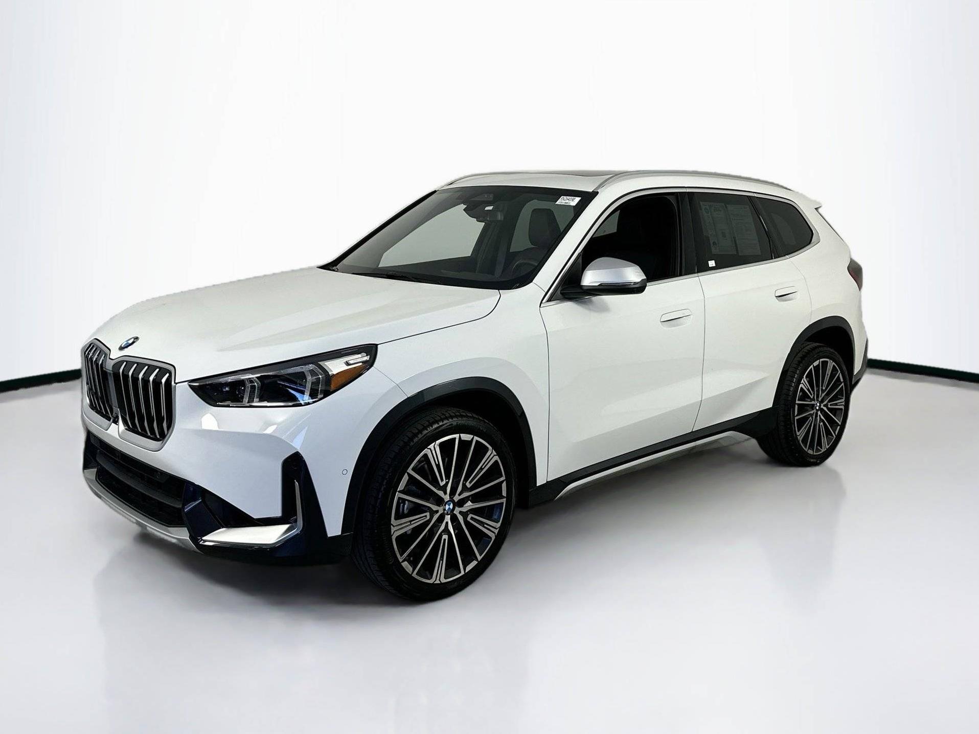 BMW X1 2024 WBX73EF04R5Z64890 image