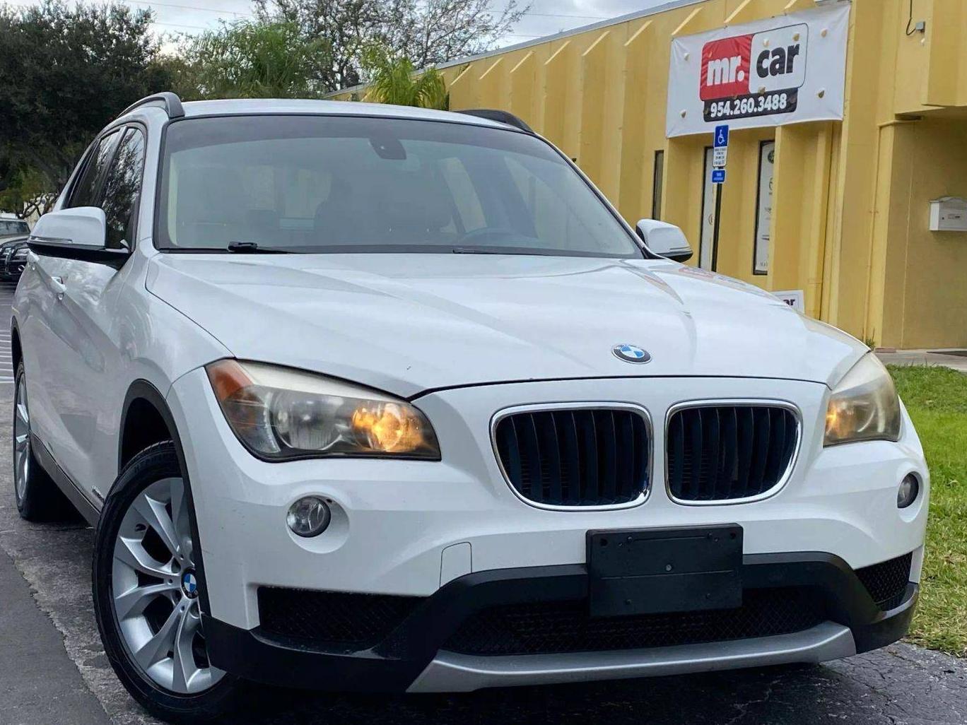 BMW X1 2014 WBAVL1C59EVY20062 image