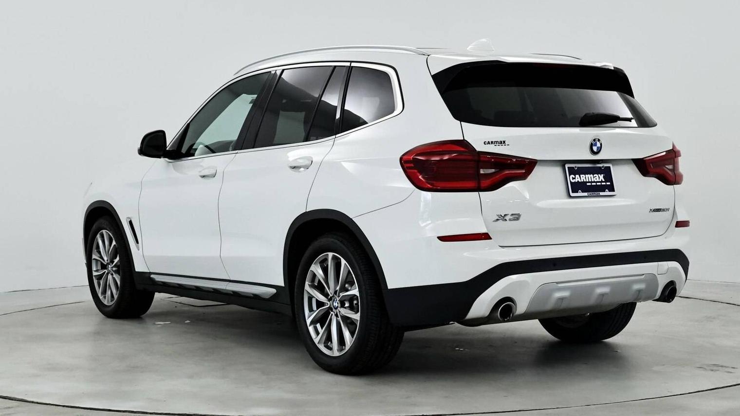 BMW X3 2019 5UXTR9C57KLR05155 image